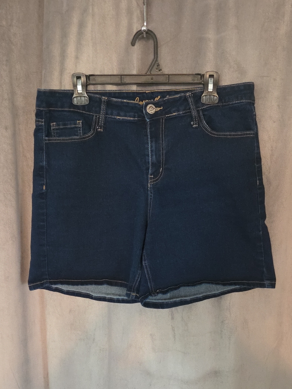 Size 16W Classic Dark Blue Denim Jean Shorts - Women's Mid Rise